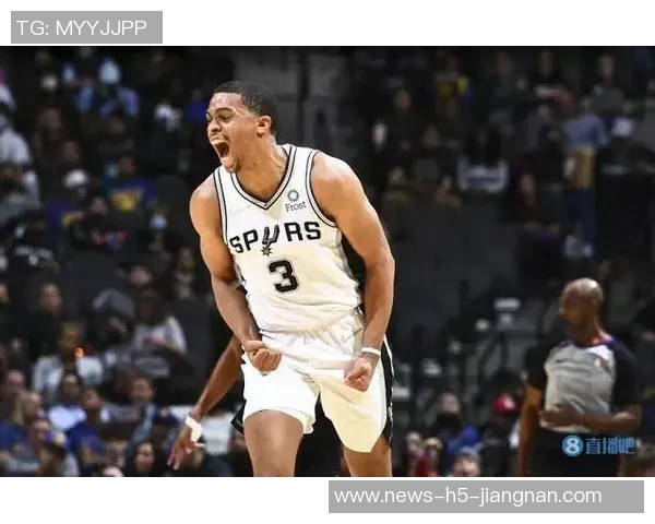 凯尔登全场完美表现5投全中14分3篮板1助攻3抢断正负值高达20分领衔全场